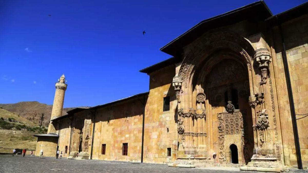 ANADOLU'NUN EN ESKİ CAMİLERİNDEN: SİVAS ULU CAMİ görseli
