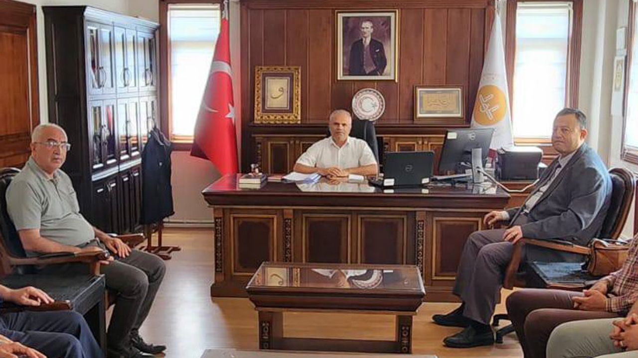 AK Parti İlçe Başkanı Halil Etili’den Müftü Süsün’e hayırlı olsun ziyareti görseli