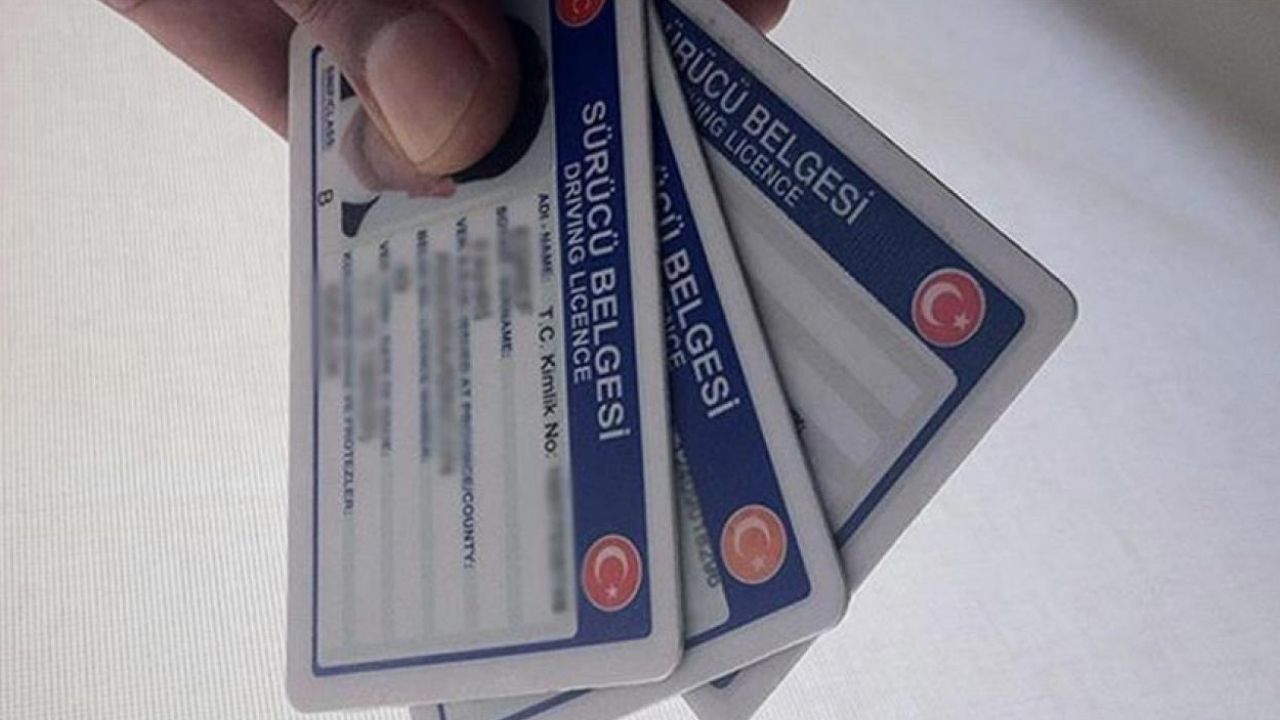 Eski tip ehliyet dönemi kapandı: Yenilemeyenler 7 bin 438 lira ödeyecek görseli