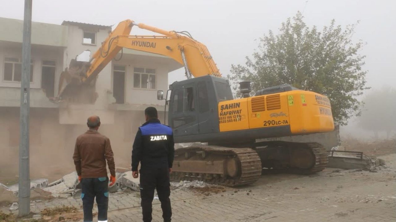 Batman’da Kaçak yapı yıkımlarına tepki: Depreme dayanıksız yapılarla mücadele edilsin görseli