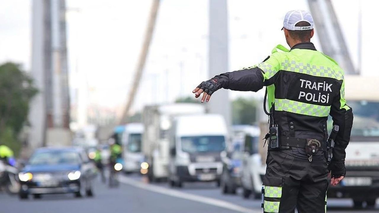 Trafikte 'makas atan' sürücülere 60 gün men cezası! görseli