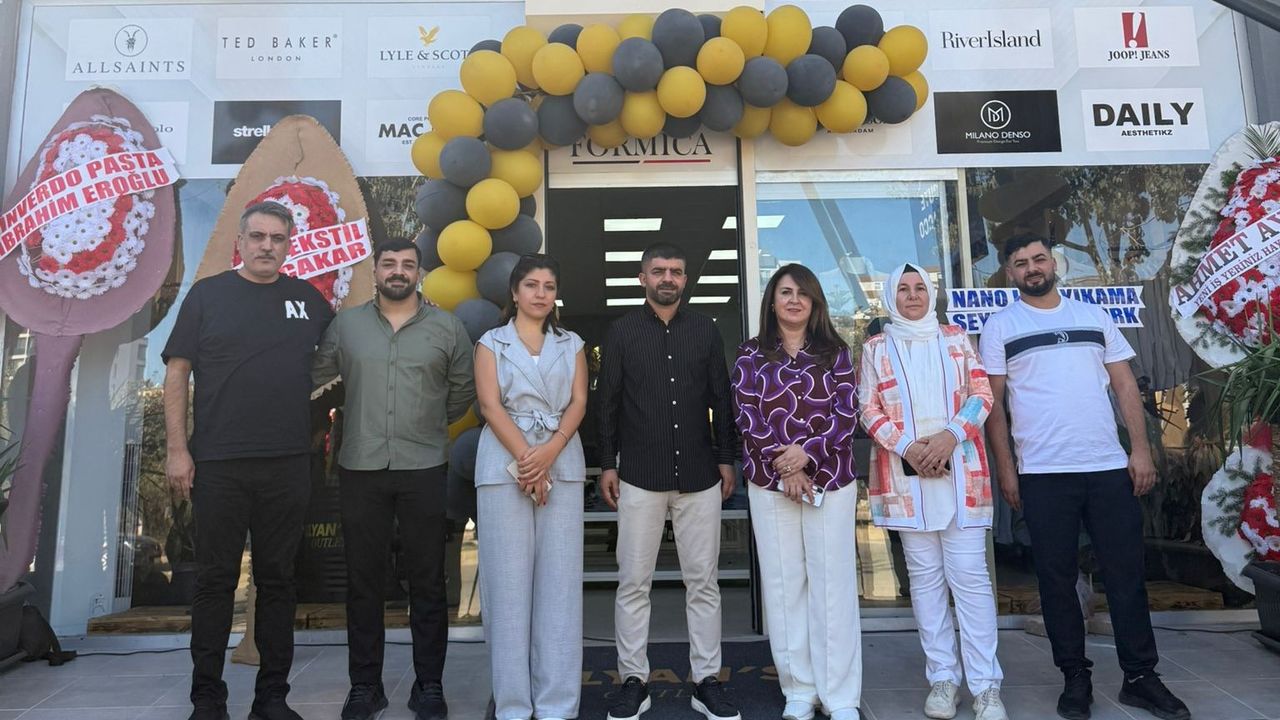 Elyans Outlet Gürselpaşa şubesi görkemli bir açılışla hizmete girdi görseli