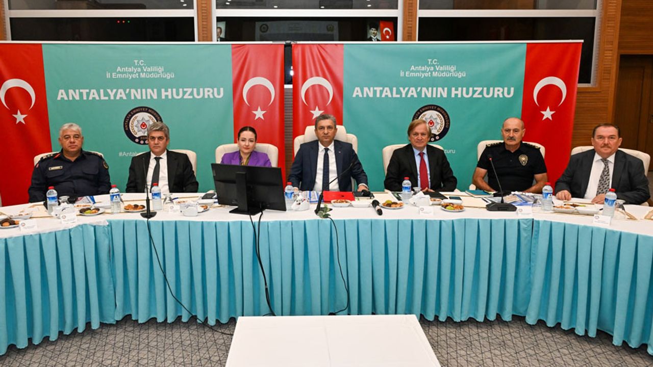 Antalya’da kış mevsimi trafik tedbirleri toplantısı gerçekleştirildi görseli