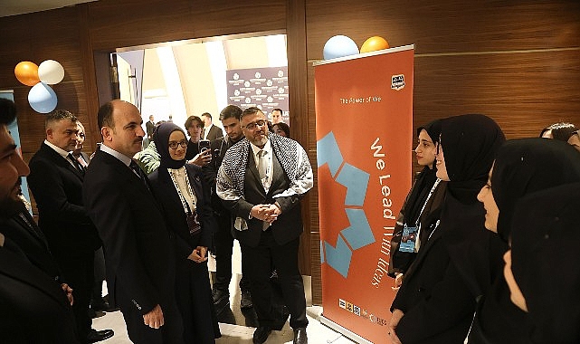 Başkan Altay “Uluslararası Şehirler ve Hükümetler Birliği Konferansı”nda Lise Öğrencileriyle Buluştu görseli