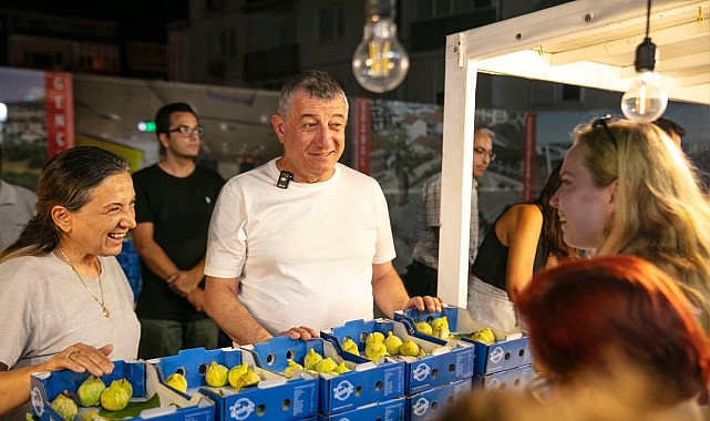 Dalında Kuruyan Bardacığı Belediye Aldı Halka Ücretsiz Dağıttı görseli