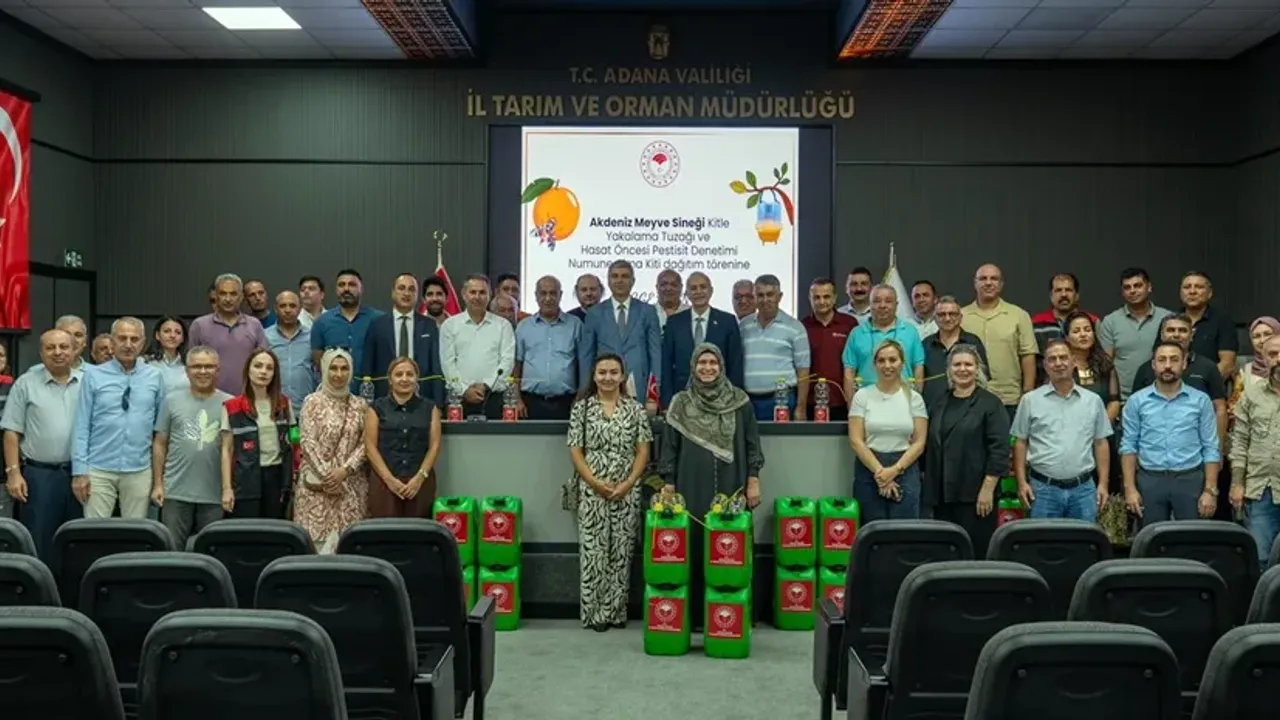 Narenciye üreticilerine tuzak dağıtıldı görseli
