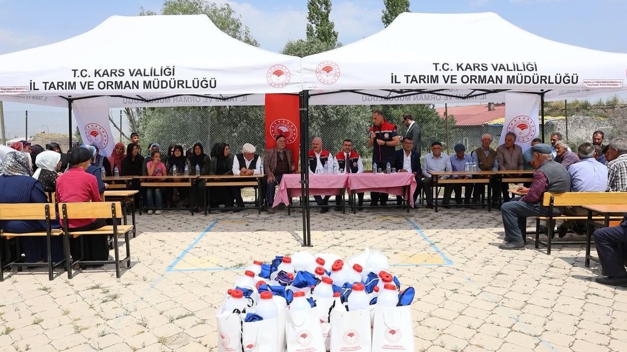 Kars'ta kadın üreticilere yönelik süt sağımı hijyeni eğitimi tamamlandı görseli