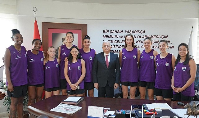 Aslan Yol Burhaniye Belediyespor Kadın Basketbol Takımından Başkan Deveciler’e Ziyaret görseli