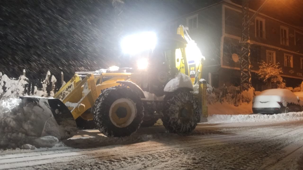 Bir günde 457 mahalle yolu ulaşıma açıldı görseli