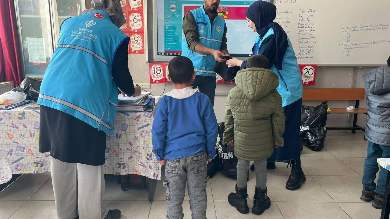 Kars’ta gönülleri ısıtan hareket: "Kış Bayramı" köy okullarına ulaştı görseli