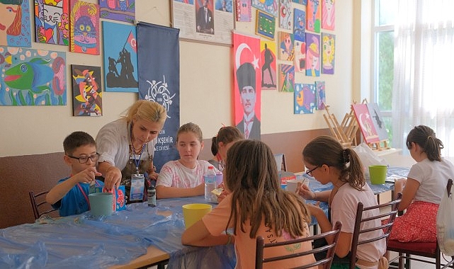 Başkan Çerçioğlu’ndan yaz kurslarında yaratıcı ruhlara destek aydınlı çocuklar sanatsal tasarımla tanışıyor görseli
