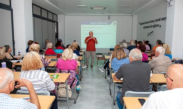 Karşıyaka’nın 3. Yaş Üniversitesi’nde 2. dönem başladı görseli