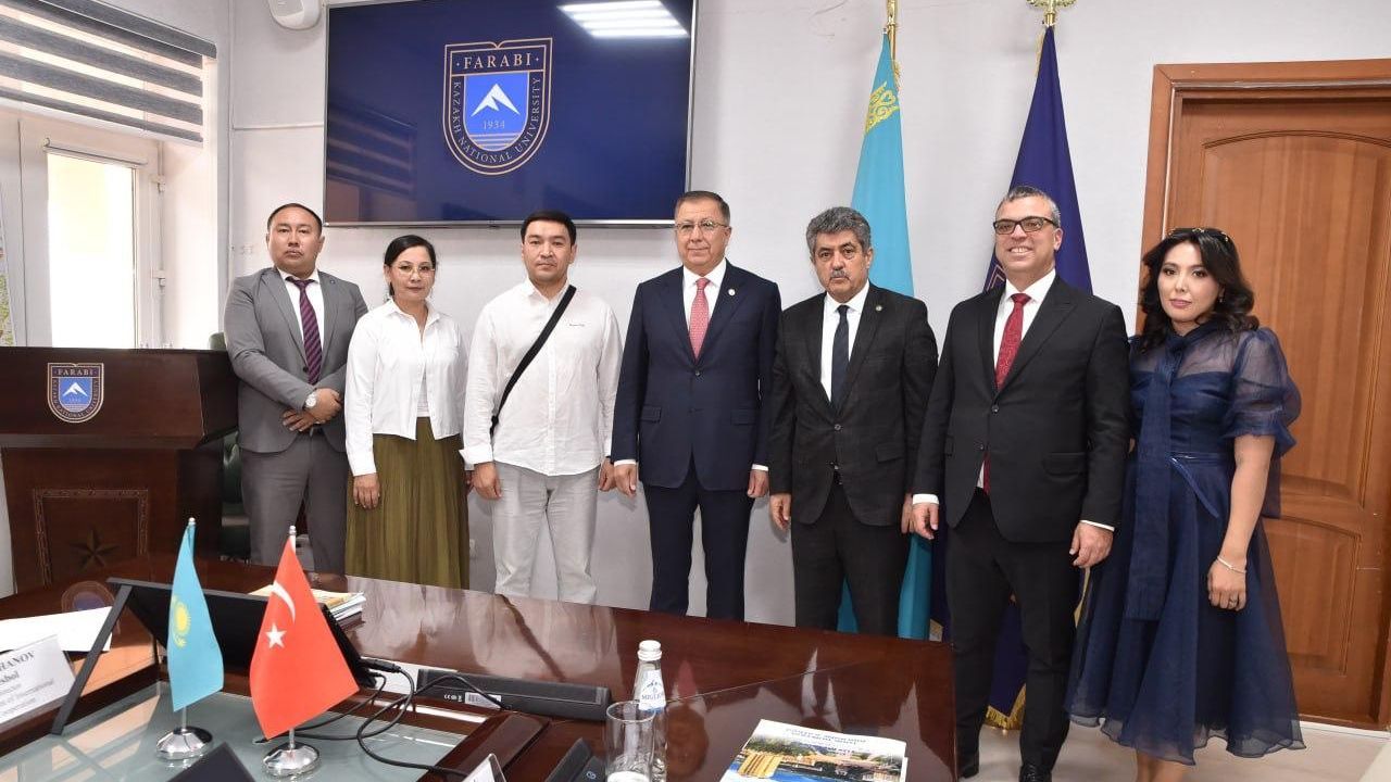 KazNU ve Türk Dünyası Gazeteciler Federasyonu uluslararası medya iş birliğine hazırlanıyor görseli