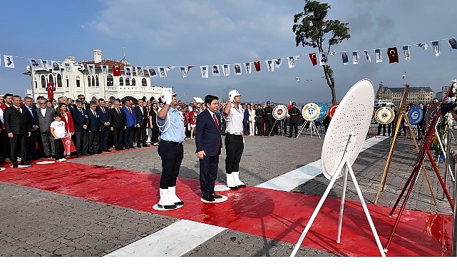 Kadıköy Sokaklarında Zafer Bayramı Coşkusu görseli