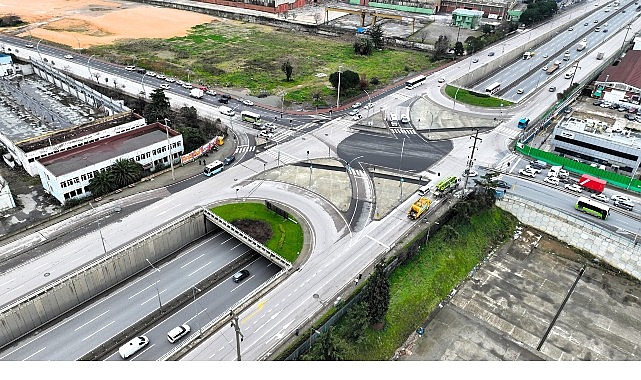 Gebze Feniş Kavşağı’nda trafik rahat ve akıcı görseli