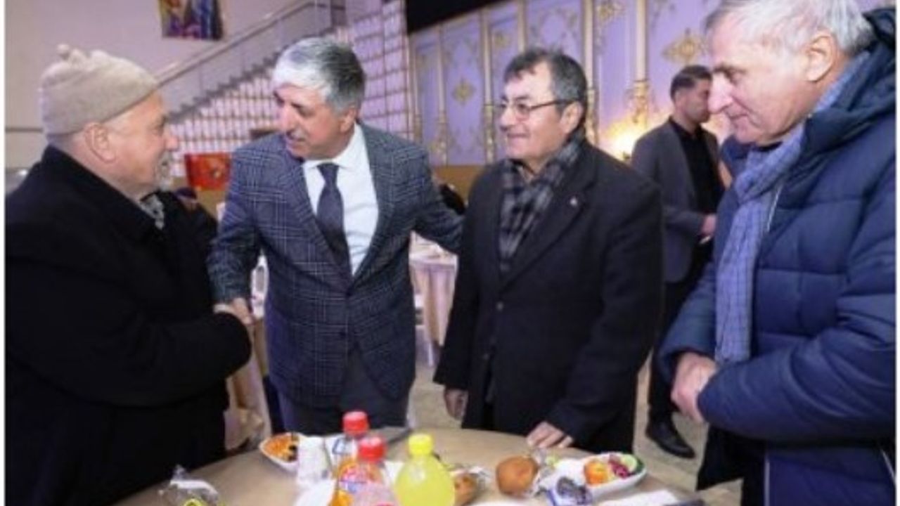 Başkan Ömeroğlu, Dilovası’nda yaşlılarla iftarda buluştu görseli