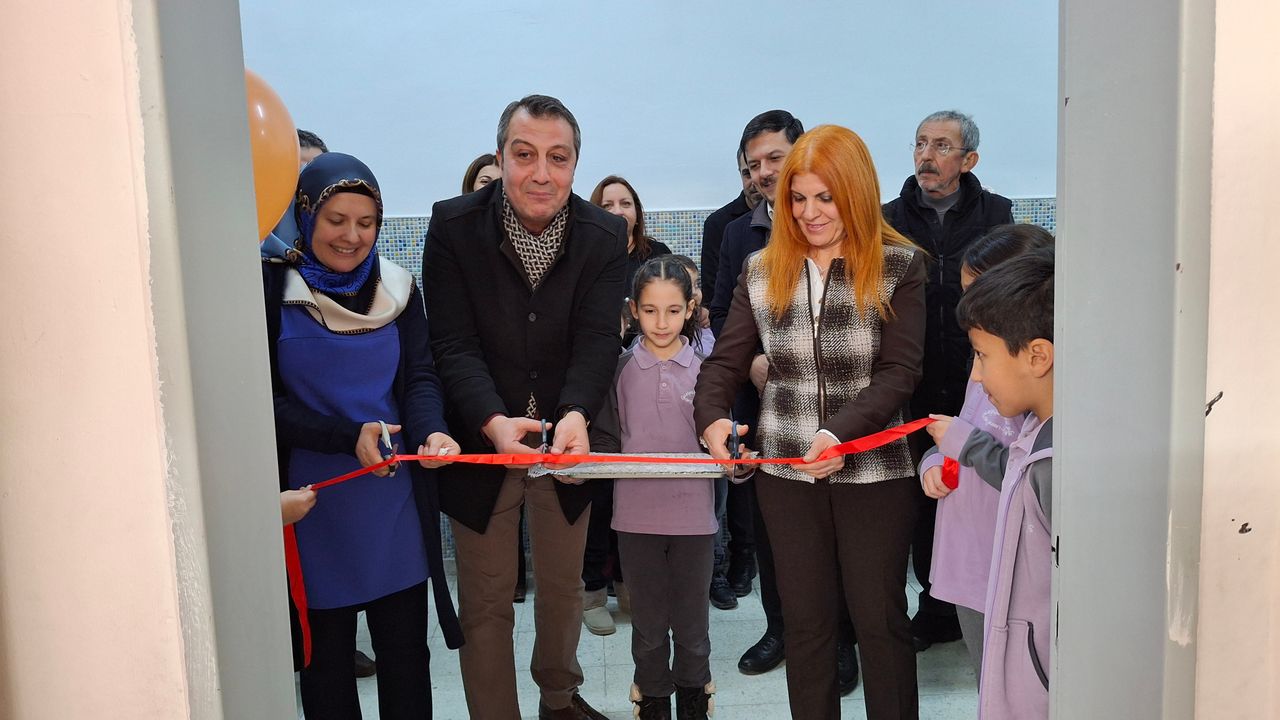 Milli Eğitim Müdürü Adem Uslu, kütüphane açılışı yaptı görseli