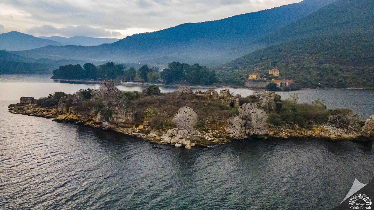 Bafa Gölü'nde su çekilmesi ve kirlilik endişelendiriyor görseli