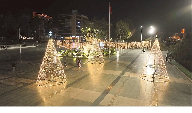 Büyükşehir Belediyesi Antalya’yı süslüyor görseli