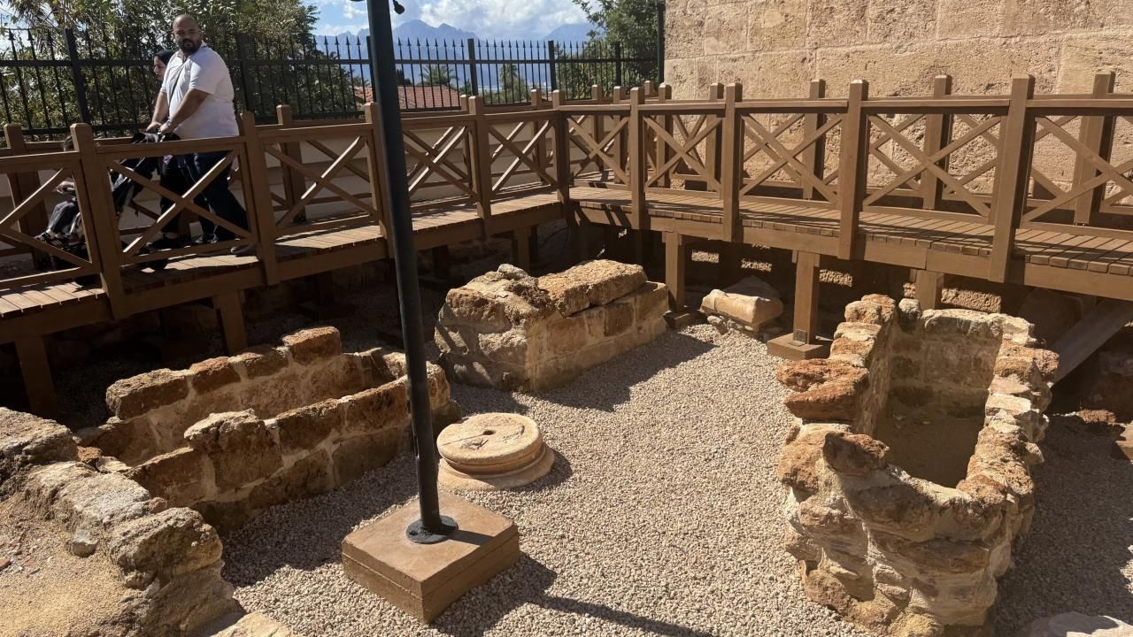 Yivli Minare çevresinde tarih gün yüzüne çıktı: 3 mezar koruma altına alındı görseli