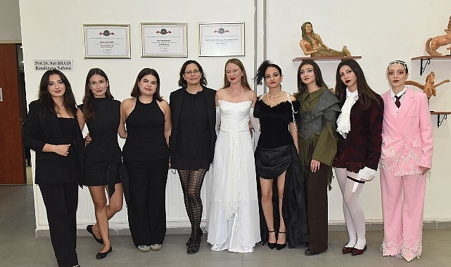 Ege’de edebiyat ve moda aynı sahneyi paylaştı görseli