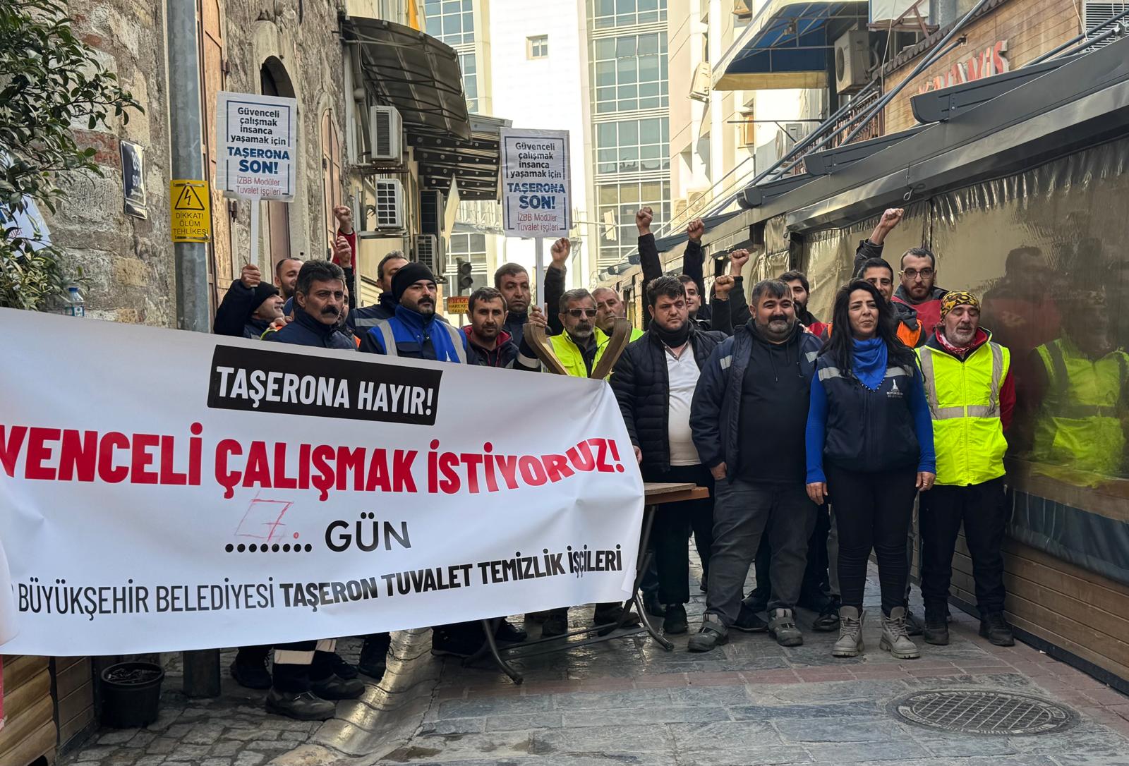 İzmir Büyükşehir Belediyesi Önünde Taşeron İşçilerin Eylemi Sürüyor | ESERAY TEMİZLİK | CEMİL TUGAY TAŞERON görseli