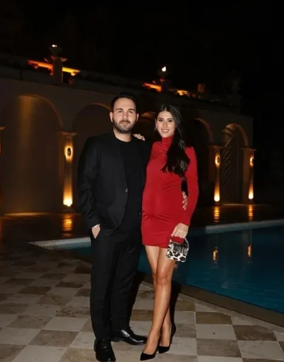 Turan Ailesinin En Küçük Üyesi: Ayşe Elisa’nın "Mavi" Şıklığı görseli