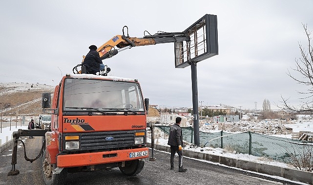 Nevşehir’de Sahipsiz Totem ve Levhalar Kaldırılıyor görseli