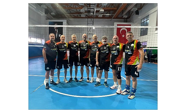 Osmangazi’nin Veteran Voleybolcuları Zirveye Çıktı görseli