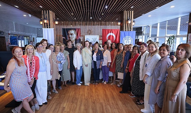 Başkan Mutlu, geleceğin kadın liderleriyle buluştu görseli