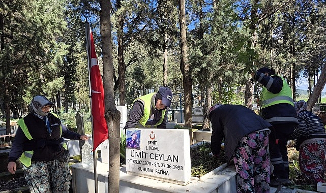 Yoğun Yağışların Ardından Şehitliklerde Hummalı Çalışma görseli