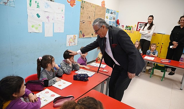 Başkan Topaloğlu, öğrencilerin kitap etkinliğine katıldı görseli