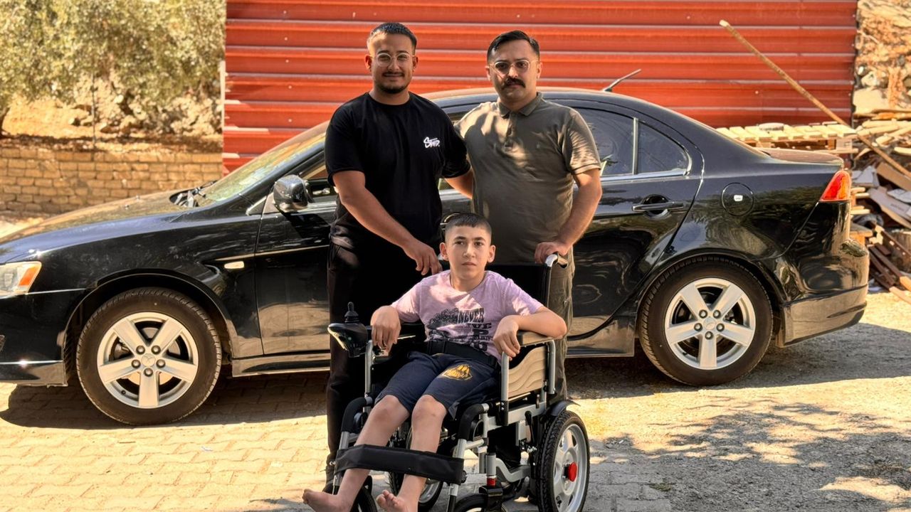Engelli sandalyesine kavuşan Hüseyin: Ben de Mustafa Şahin amcam gibi Polis olacağım görseli