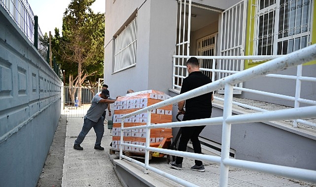 Ücretsiz kırtasiyelerin dağıtımı devam ediyor görseli