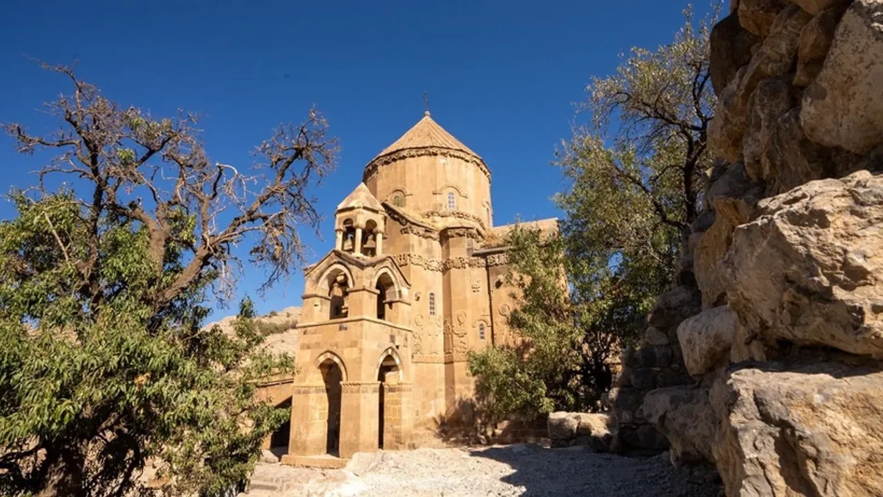 Van Kültür Yolu Festivali sanatla başladı görseli