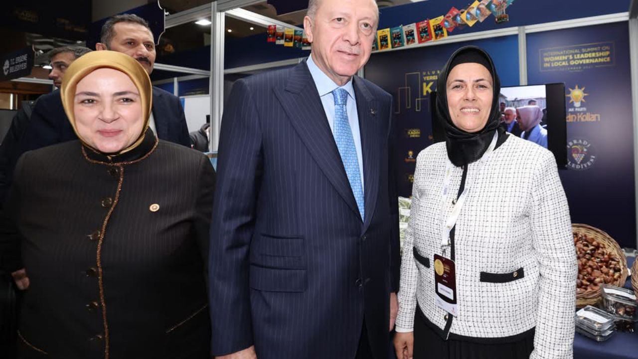 Başkan Sekmen, Kadın Zirvesi’nde İbradı’yı Cumhurbaşkanına tanıttı görseli