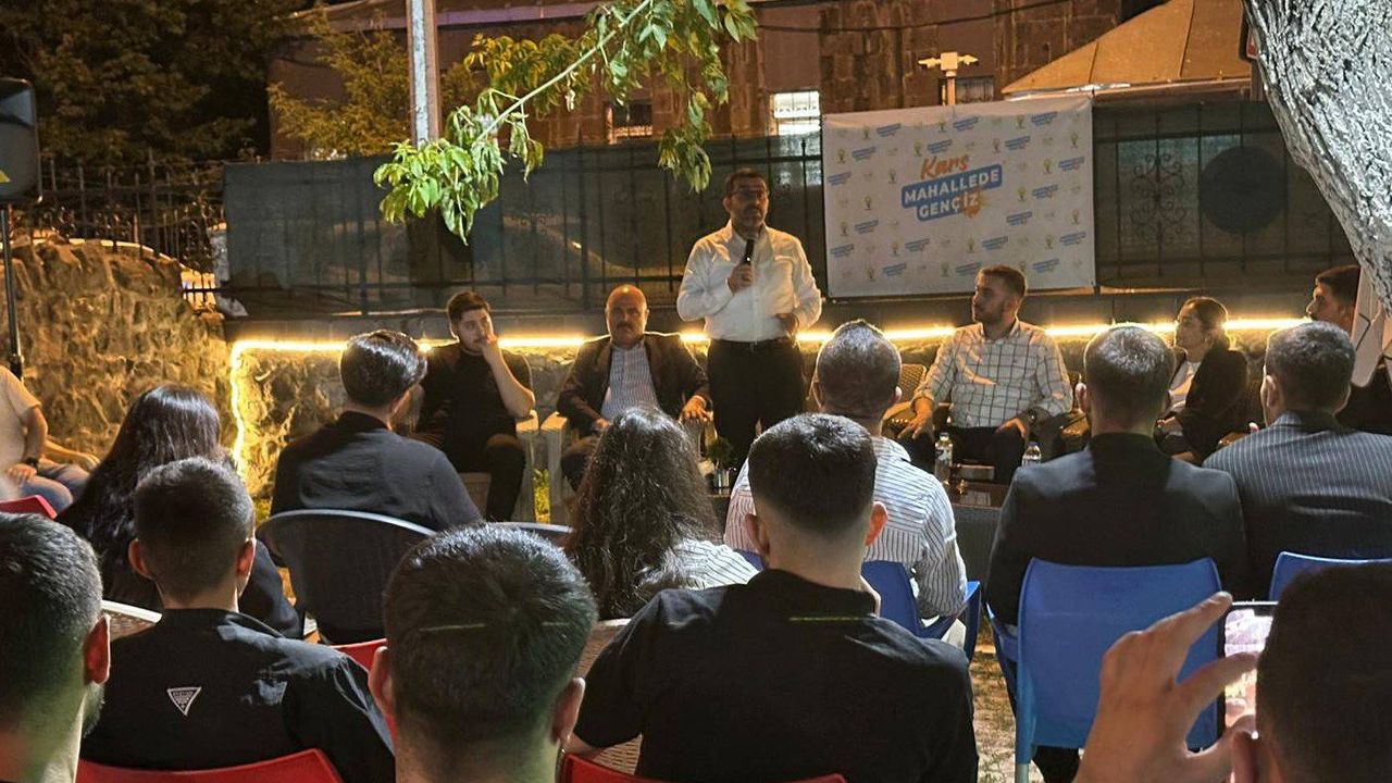 Milletvekili Adem Çalkın, Kars’ta gençlik buluşmasında gençlerle bir araya geldi görseli