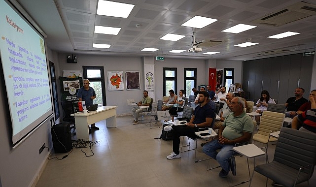 Efes Tarlası Yaşam Köyü’nde Nar Üreticilerine Eğitim görseli