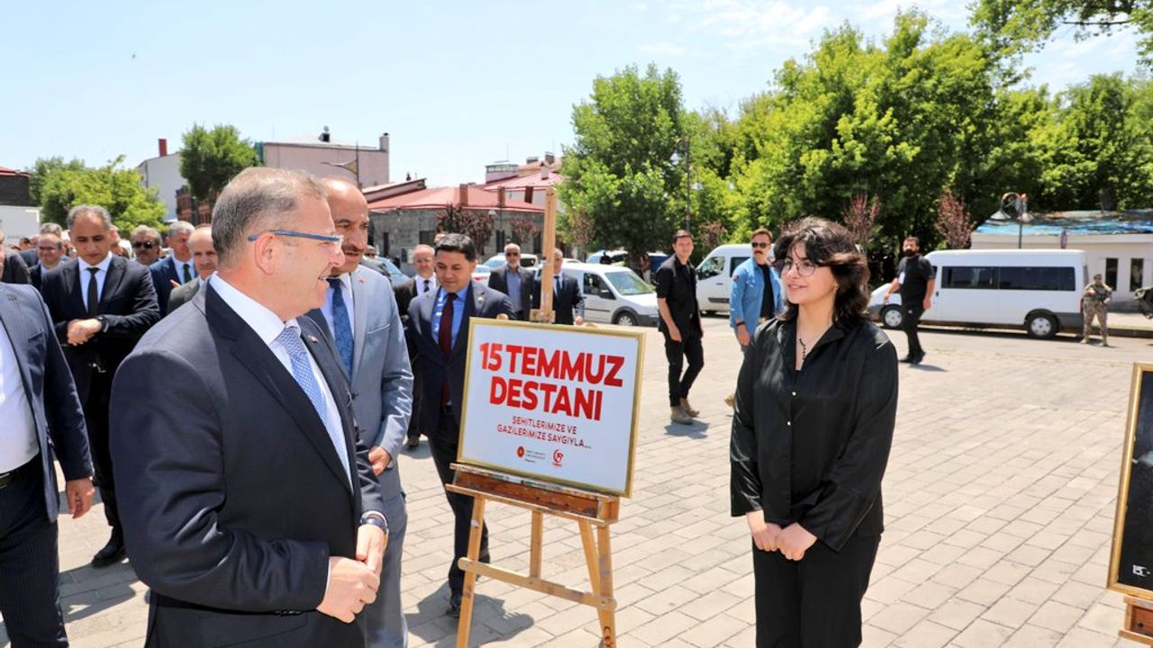 Kars Valisi Ziya Polat, 15 Temmuz anısına resim sergisinin açılışını gerçekleştirdi görseli