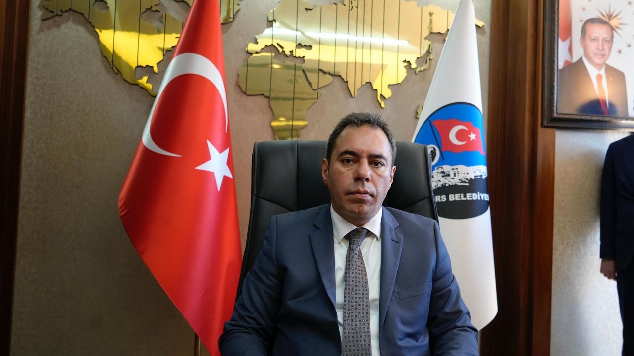 Kars Belediye Başkanı Ötüken Senger, Kars 36 Spor Kulübü'ne yönelik saldırıyı kınadı görseli