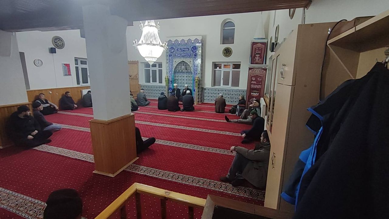 Kars'ta sabah namazı buluşmaları devam ediyor görseli