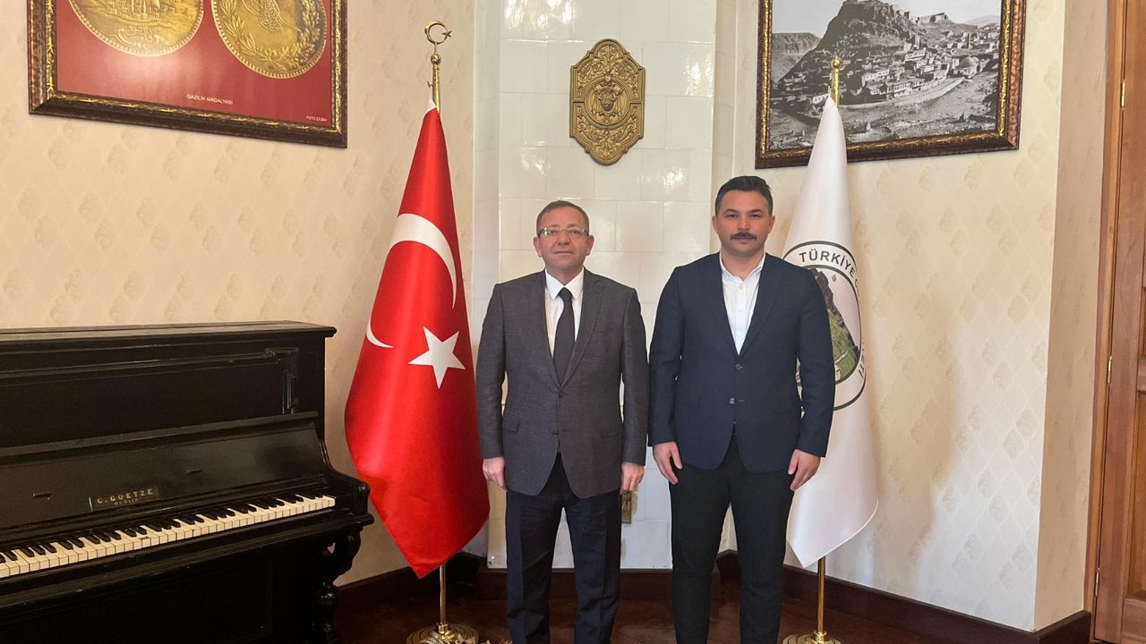 Kars Valisi Ziya Polat, Artvin Cumhuriyet Başsavcısı Yunus Emre Büyükyurt’u makamında ağırladı görseli