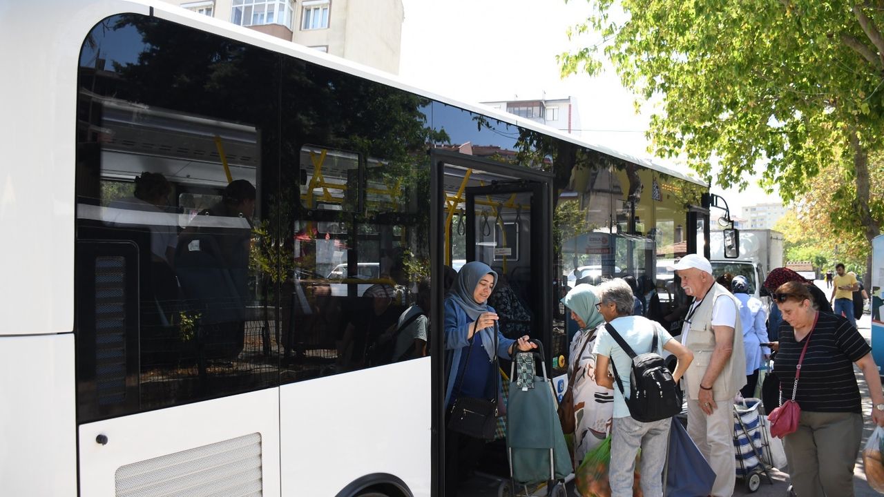 Balıkesir Belediyesi’nden semt pazarına ulaşımı kolaylaştıran hizmet görseli