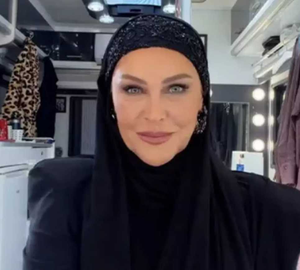 Fazilet Rolü İçin Tesettüre Girdi... görseli