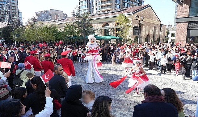 Cumhuriyet'in ruhu Fişekhane'de sanatla buluştu görseli