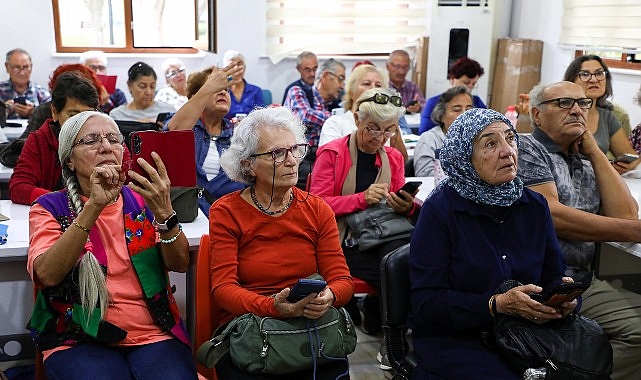 Dijital çağın kapıları yaş almış bireylere açılıyor görseli