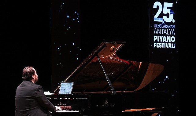 Gökhan Aybulus Antalyalıları büyüledi görseli