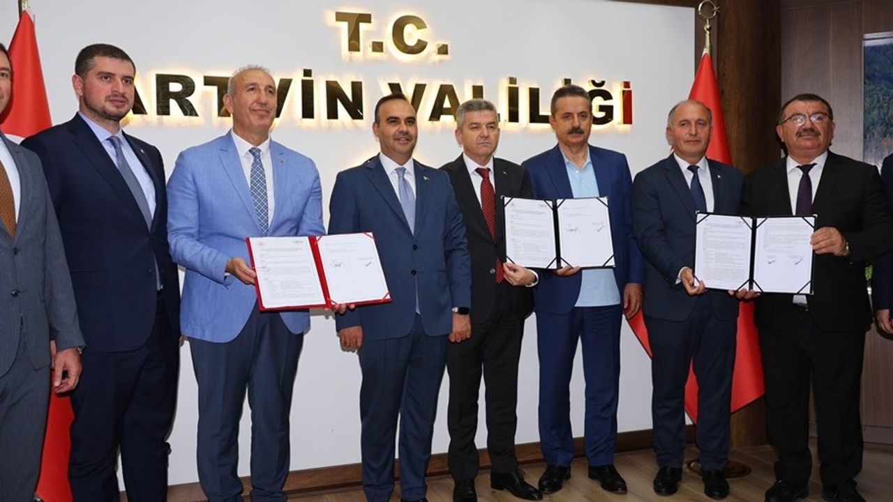 Sanayi ve Teknoloji Bakanı Artvin ilinde desteklenecek projelerin protokol imza törenine katıldı görseli