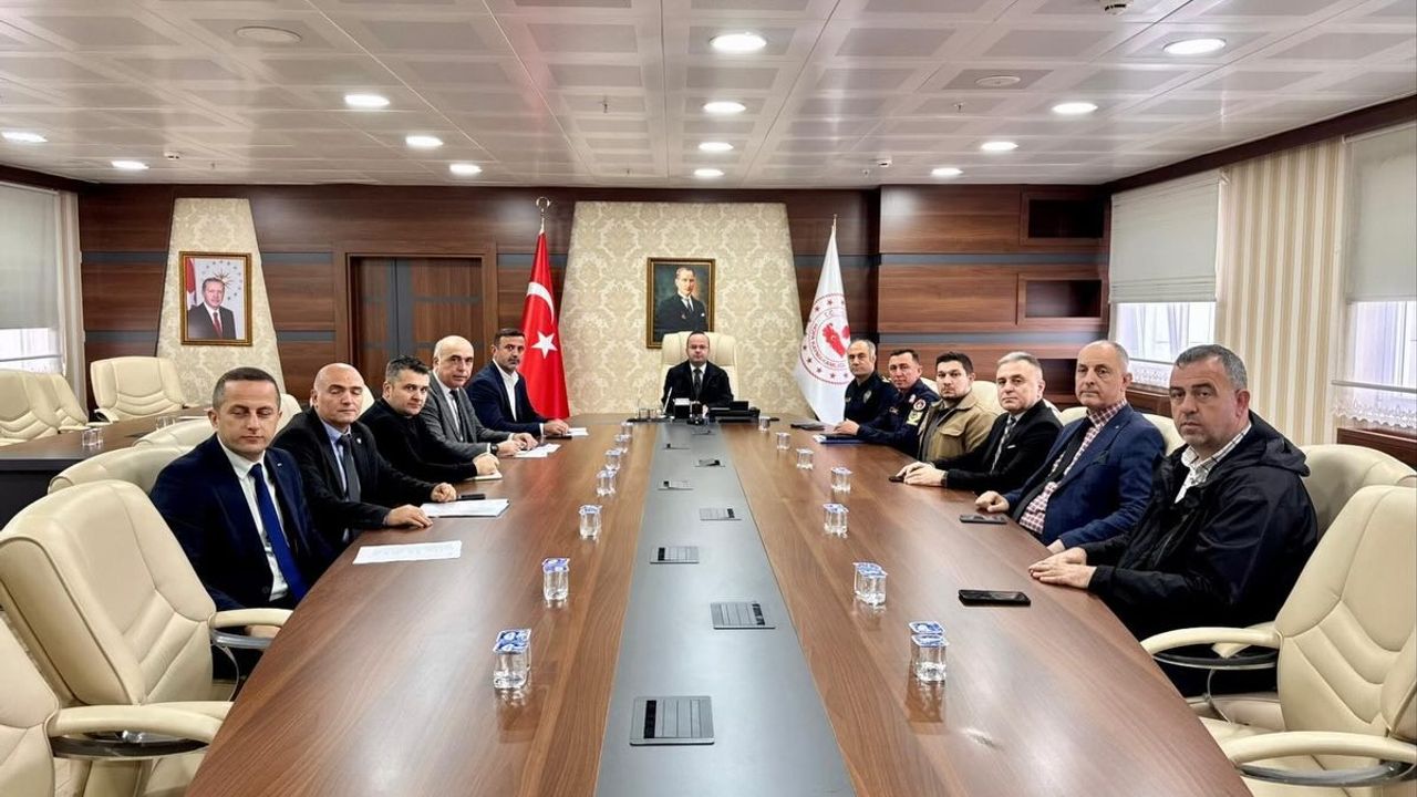 Hopa’da “Kış Tedbirleri Koordinasyon Toplantısı” yapıldı görseli
