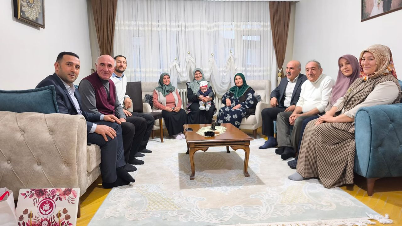 Erzurum'da 4 kuşak aileler iftarda buluşturuldu görseli